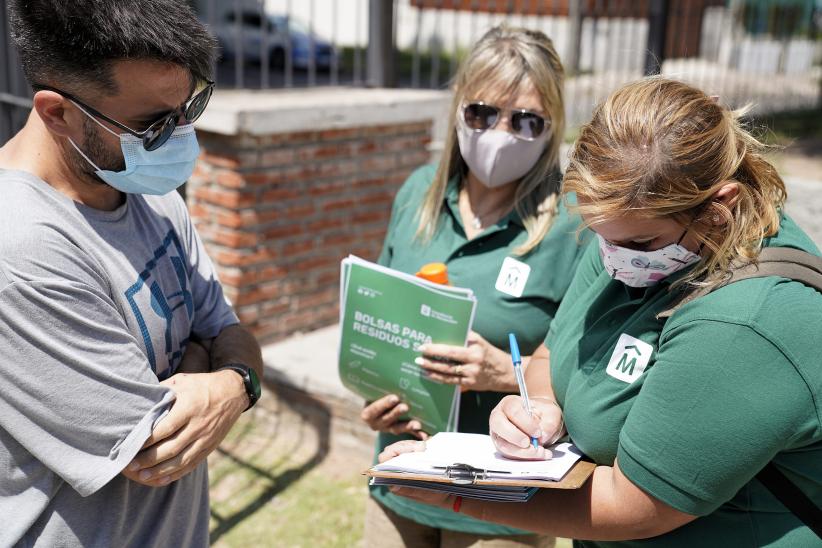 Entrega de bolsones en cooperativa COVIFE