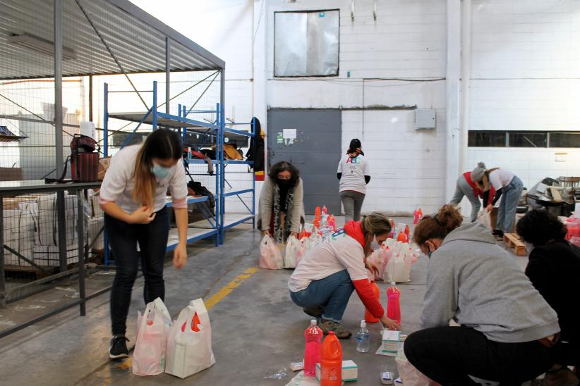 Entrega de canastas de limpieza a comisiones barriales en el marco del Plan ABC