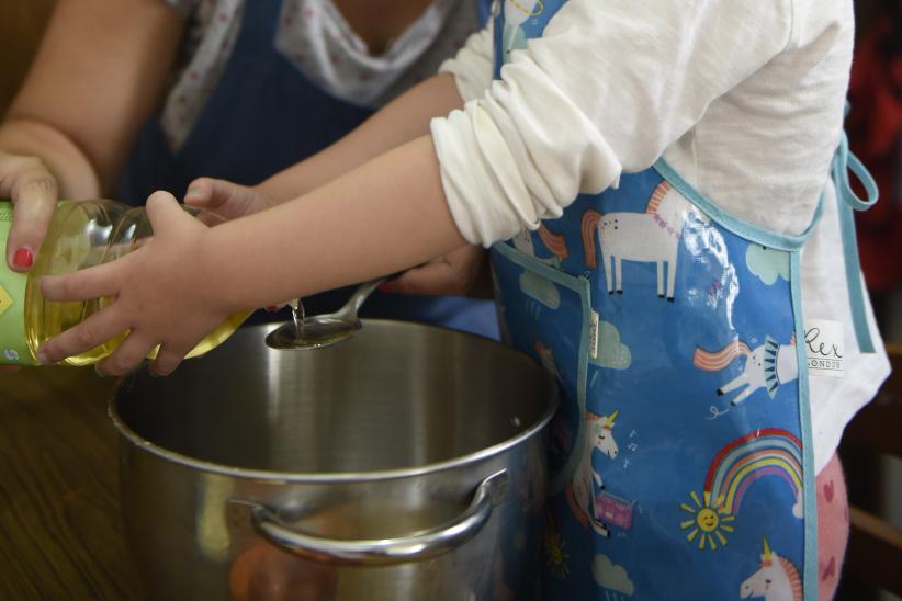 Cocina con niñas y niños