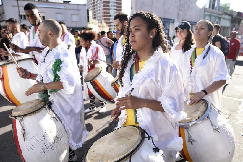 Desfile de Cuerdas de Tambores de la Movida Joven