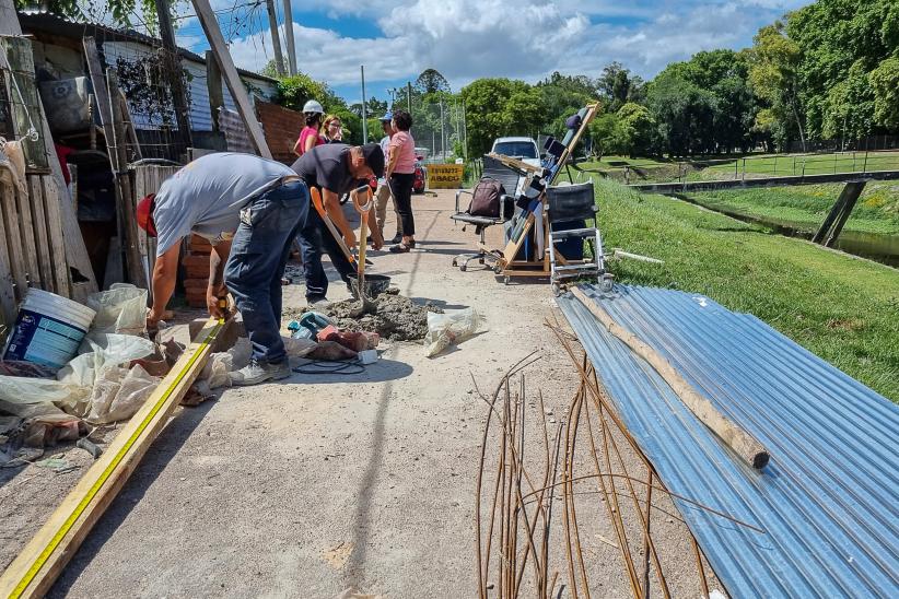 Trabajos de mejora habitacional en una vivienda del barrio Mauá con el apoyo de cuadrillas del SUNCA en el marco del Plan ABC Territorio