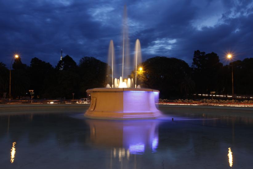 Fuente luminosa de avenida Ricaldoni