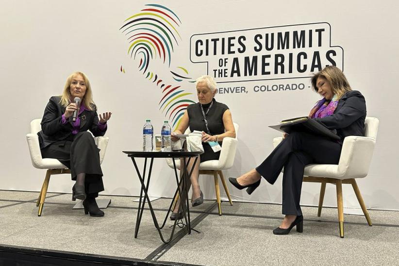 Panel "Liderazgo femenino, integración de la perspectiva de género y desarrollo de políticas urbanas"