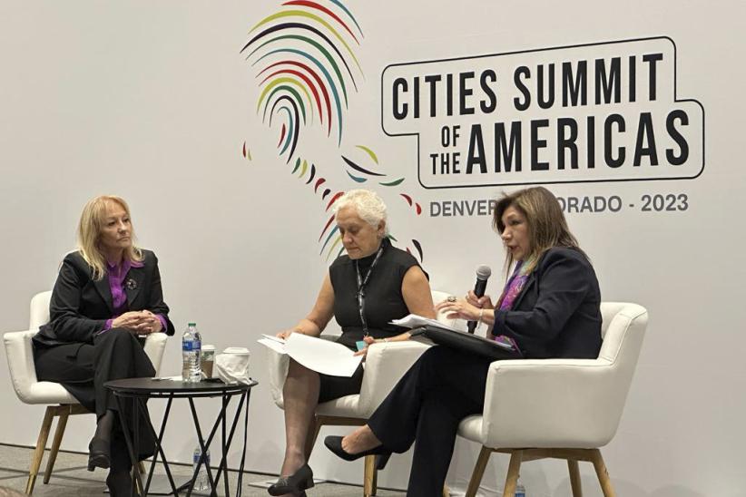 Panel "Liderazgo femenino, integración de la perspectiva de género y desarrollo de políticas urbanas"