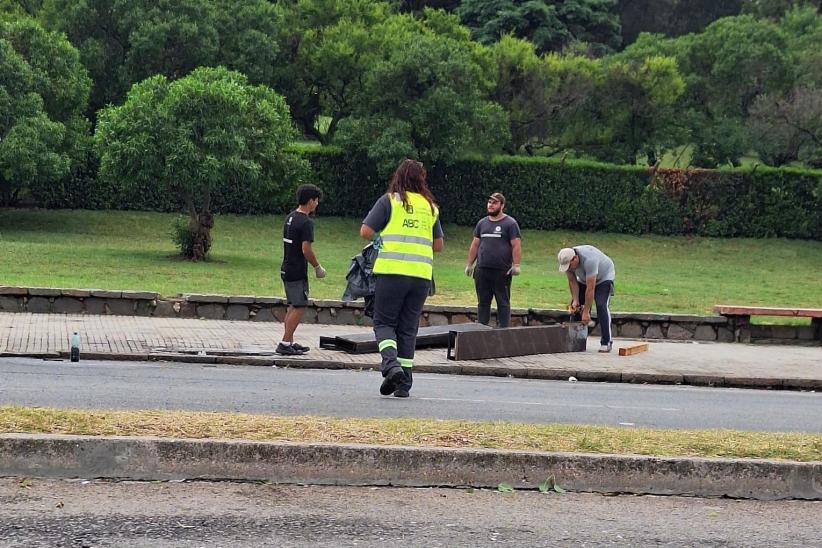 Trabajos de limpieza por vientos fuertes