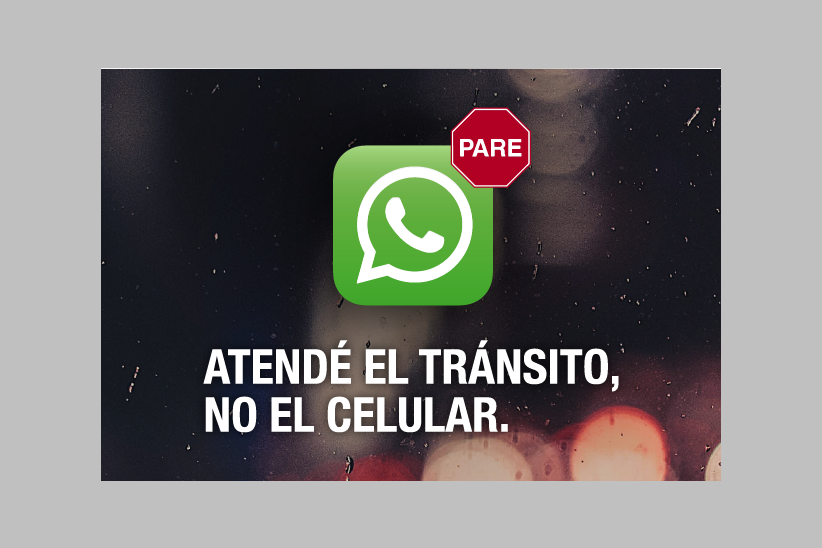 Atendé el tránsito, no el celular.