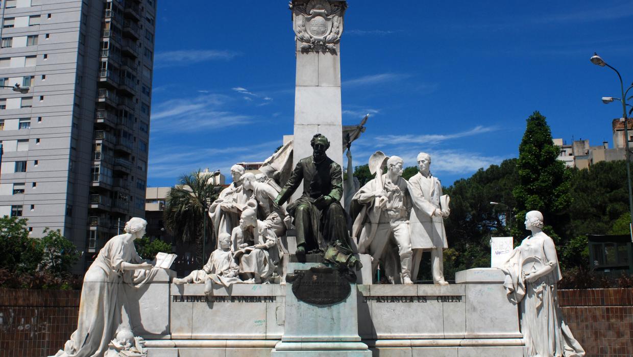Monumento a José Pedro Varela Monumento José Pedro Varela
