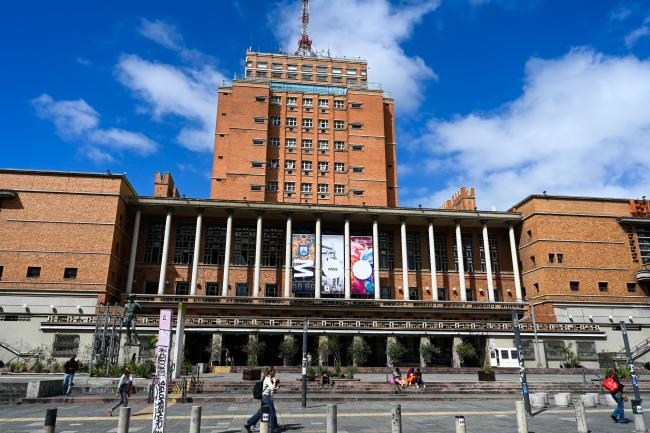 Fachada de la intendencia por los 300 años de Montevideo