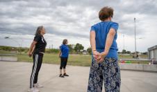 Prácticas corporales para personas mayores en el parque Idea Vi