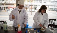 Actividades por el Día Mundial de la Inocuidad Alimentaria en la explanada de la Intendencia de Montevideo, 07 de junio de 2022
