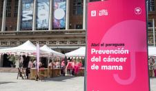 Jornada de prevención del cáncer de mama en la explanada de la Intendencia de Montevideo