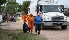 Servicio de recolección de residuos puerta a puerta en barrio Bajo Valencia