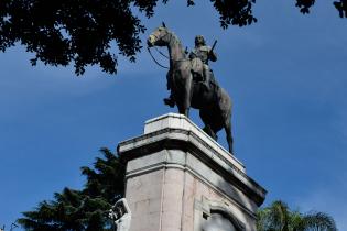 Monumento a Bruno Mauricio de Zabala Monumento a Bruno Mauricio de Zabala