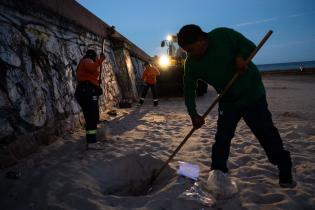 Operativo de limpieza en la playa Ramírez por celebración de I