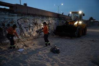 Operativo de limpieza en la playa Ramírez por celebración de I