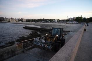 Operativo de limpieza en la playa Ramírez por celebración de I