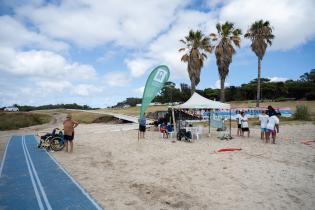 Actividades de verano para personas con discapacidad en playa de