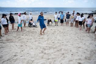 Actividades de verano para personas con discapacidad en playa de