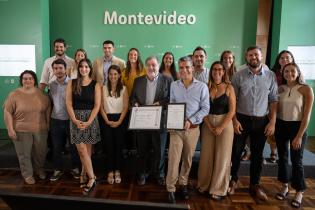 20250210dicimouyvc0043.jpg Entrega de Certificado de Calidad a la Unidad de Compromisos de