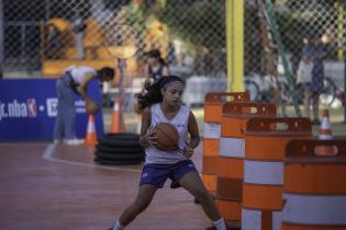 Jr. NBA Skills Challenge en el Espacio Modelo