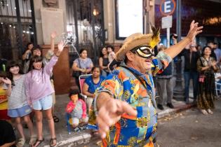 Corso barrial en la calle Soriano entre Río Negro y Ciudadela