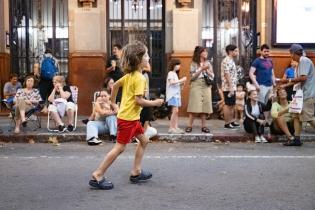 Corso barrial en la calle Soriano entre Río Negro y Ciudadela