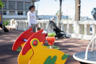  Juegos infantiles en la plaza Tomas Gomensoro 