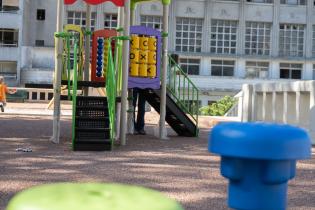  Juegos infantiles en la plaza Tomas Gomensoro 