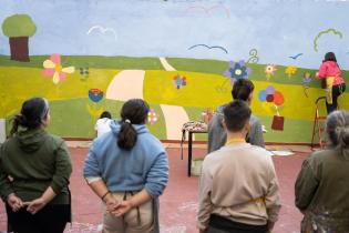 Pintada de mural en Centro Rumbos