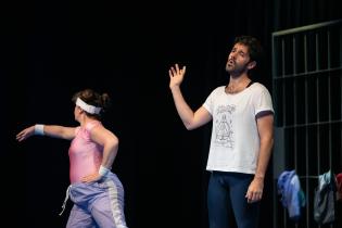 20250410dicimouyit3013.jpg Obra «Carne Viva» de la Comedia Nacional