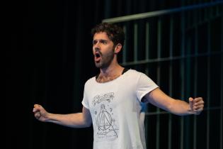 20250410dicimouyit3015.jpg Obra «Carne Viva» de la Comedia Nacional
