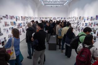 20250508dicimouyjmr1994.jpg Inauguración de la exposición "El color de la memoria" en el S