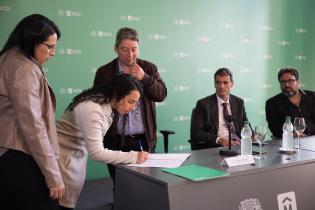 20250509dicimouyjmr2290.jpg Firma de convenio con el BROU, de apoyo a las mipyme