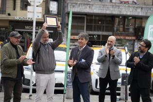 20250521dicimouyvc0031.jpg Presentación de taxis electricos y reconocimiento de Udecoot