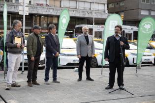20250521dicimouyvc0052.jpg Presentación de taxis electricos y reconocimiento de Udecoot