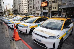 Presentación de taxis electricos y reconocimiento de Udecoot Presentación de taxis eléctricos