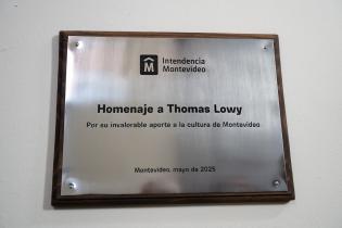 20250523dicimouyvc0044.jpg Colocación de placa en homenaje a Thomas Lowy