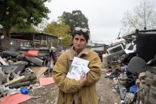 20250617dicimouyvc0044.jpg Entrega de libros Universo Felipe