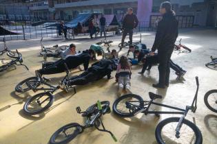 20250706ugemimouyap0118.jpg Escuelita de BMX en el Espacio Modelo