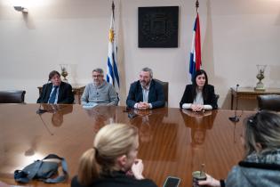 Intendente Mario Bergara se reúne con representantes de Adeom