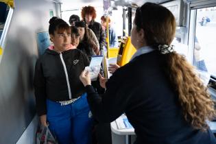 20250730dicimouypd0010-2.jpg Integrantes del Movimiento Tacurú participan de paseo en Bus Tu