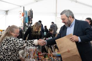 Intendente Mario Bergara recorre Feria de emprendimientos Mypes