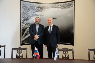 El Intendente Mario Bergara se reúne con Alexey Isakov, embajad