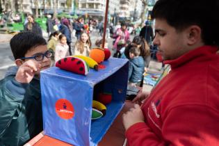 Peatonal en la Av. 18 de Julio por el Día de la Niñez
