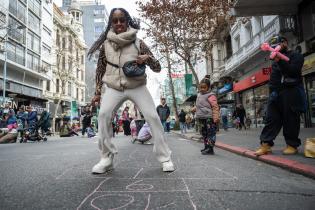 Peatonal en la Av. 18 de Julio por el Día de la Niñez