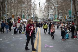 Peatonal en la Av. 18 de Julio por el Día de la Niñez
