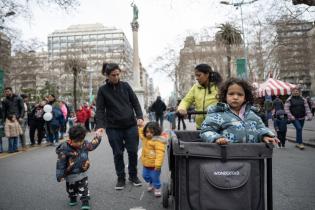 Peatonal en la Av. 18 de Julio por el Día de la Niñez