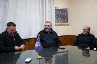 20250818dicimouyjmr1256.jpg Entrega de carnet de socio honorario de Defensor Sporting al int