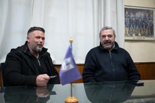 20250818dicimouyjmr1267.jpg Entrega de carnet de socio honorario de Defensor Sporting al int