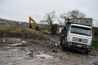 Operativo de limpieza de cursos de agua en la Teja 